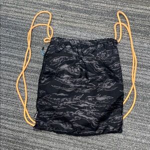 Hurley Black and Gray Drawstring Backpack / workout sac